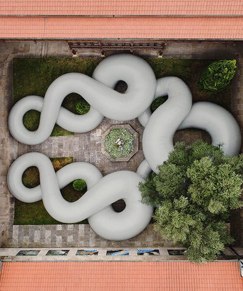 martillo neumático’s inflatable installation colonizes 16th-century courtyard in bilbao