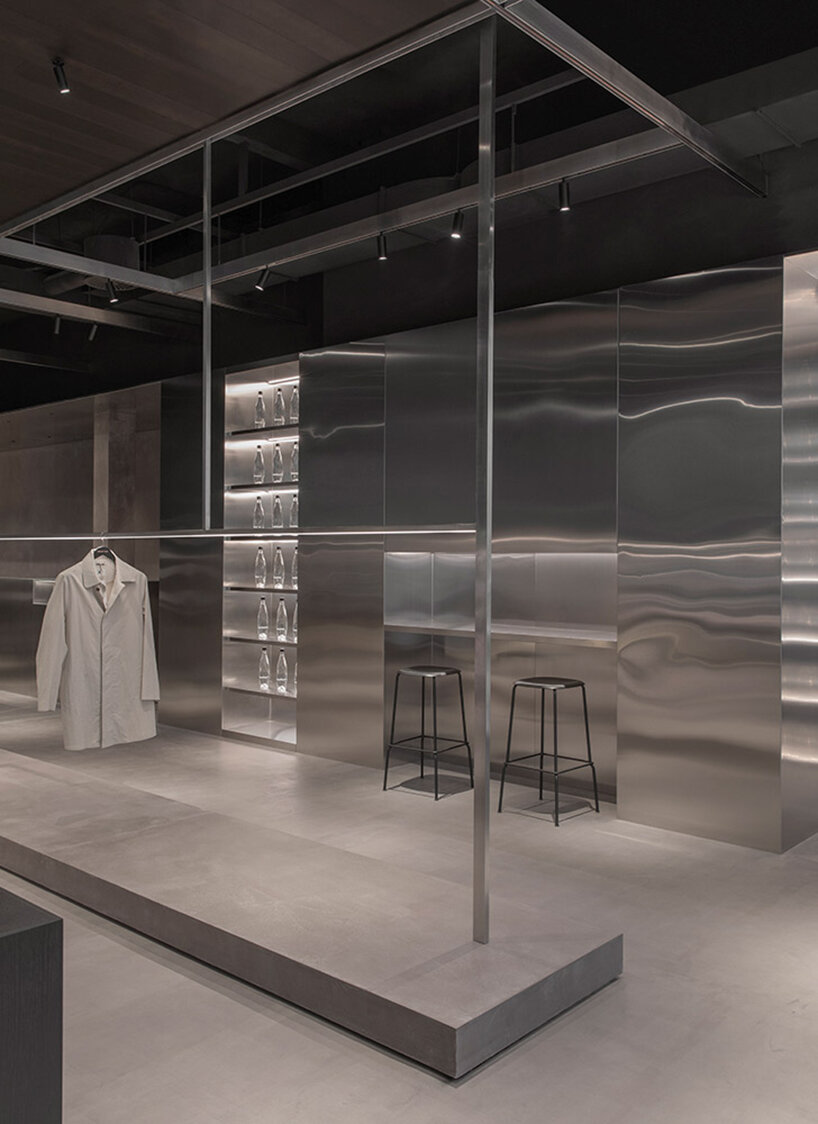 new nino alvarez store in madrid pairs minimalism with sleek, industrial tones