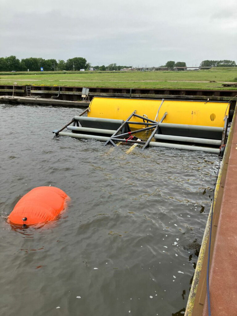 Duurzaam energiebedrijf Slow Mill plaatst eerste drijvende getijdenturbine van Nederland