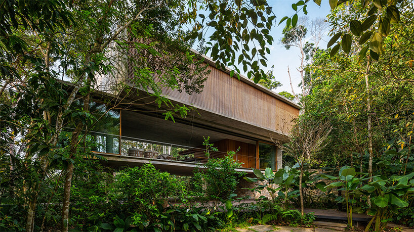 merging two stacked concrete boxes, ‘casa azul’ by studio MK27 fades into the brazilian flora