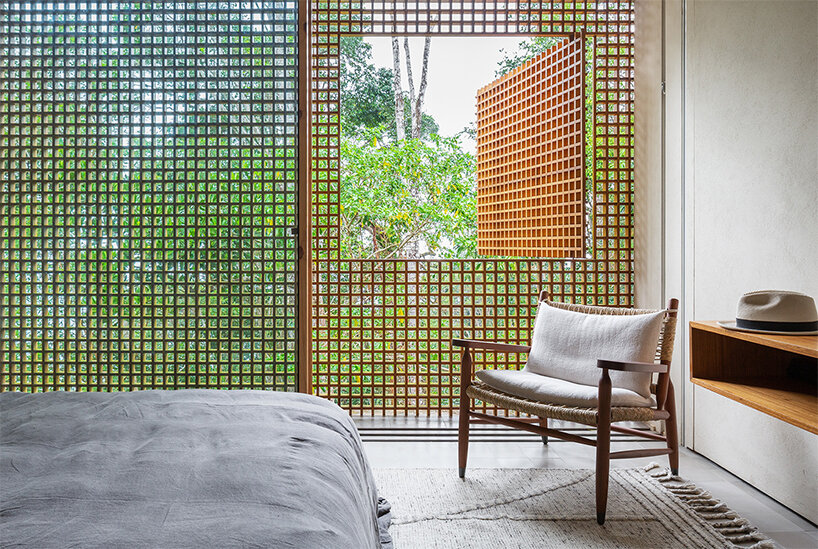 merging two stacked concrete boxes, ‘casa azul’ by studio MK27 fades into the brazilian flora