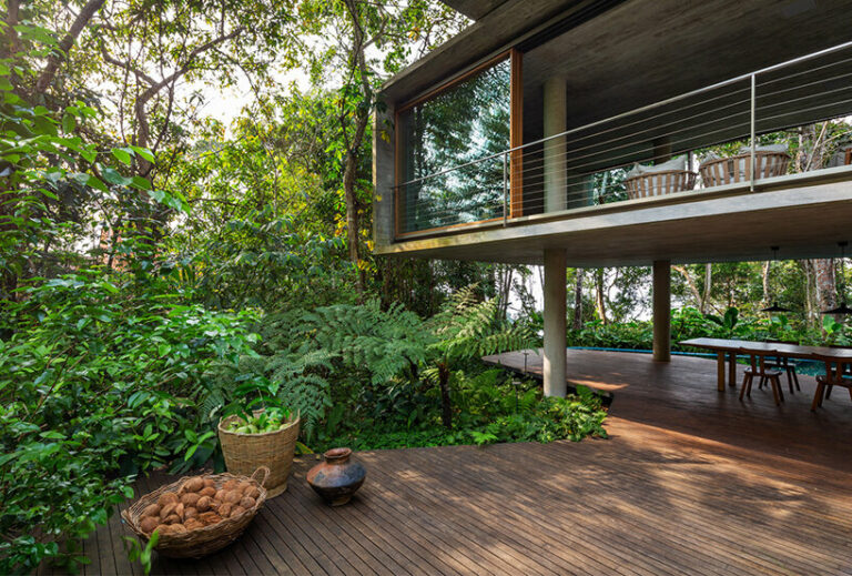 step inside 'casa azul' in são paulo by studio MK27