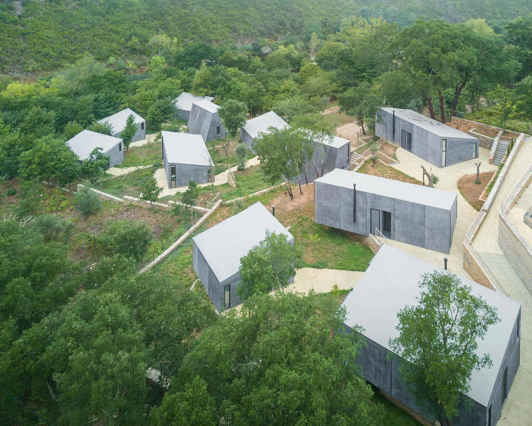 summary-architecture-paradinha-cabins-portugal-update-designboom-08a
