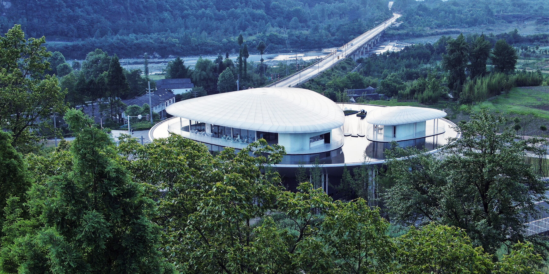 archermit-woyun-platform-longmenshan-town-designboom-1800