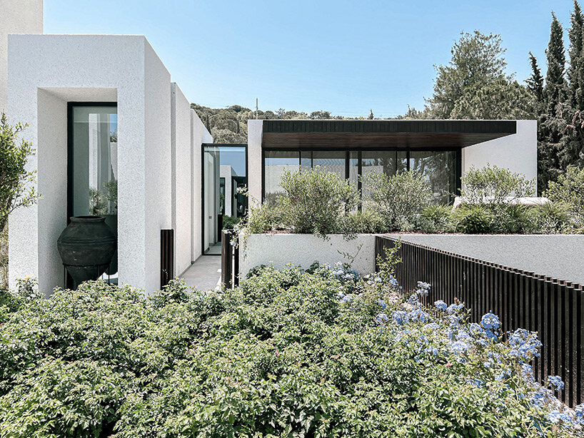 CAJA resort highlights scenic beach in turkey with arrangement of white-washed cubic villas