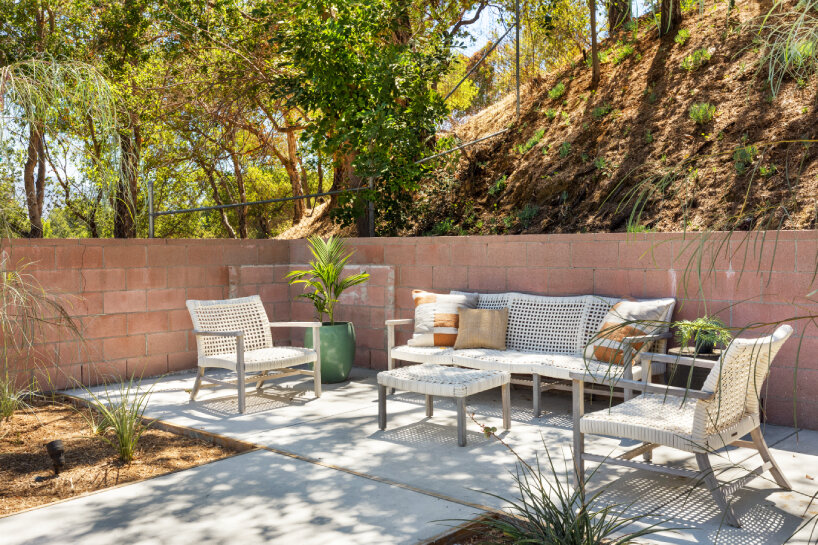 ray kappe weaves redwood, masonry, & glass into his first single-family house in california