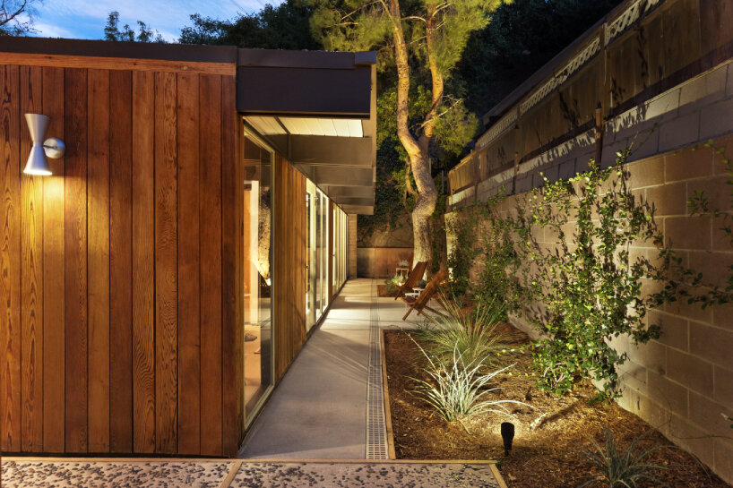 ray kappe weaves redwood, masonry, & glass into his first single-family house in california