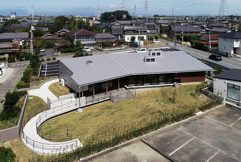 symbolic circular skylight fills sugawaradaisuke's family clinic in japan with natural light