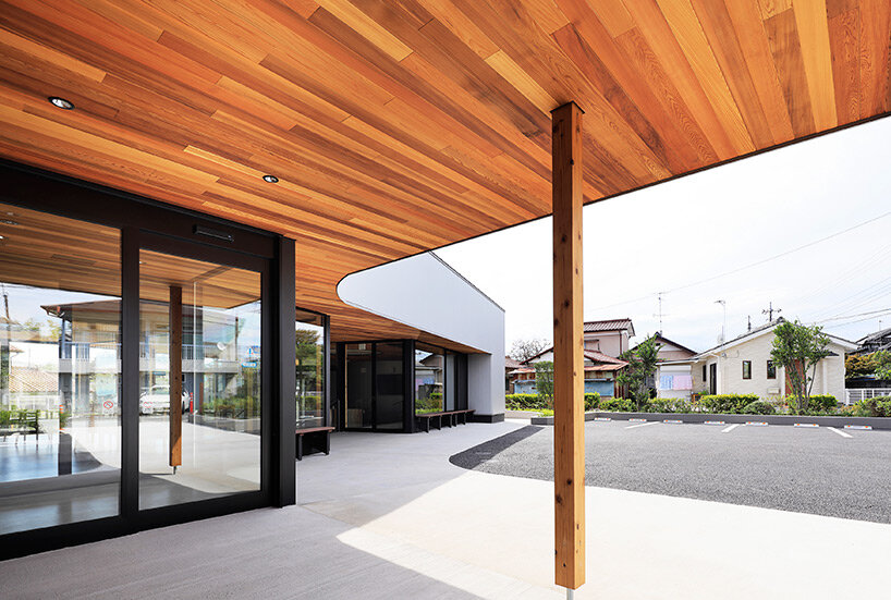 symbolic circular skylight fills sugawaradaisuke's family clinic in japan with natural light