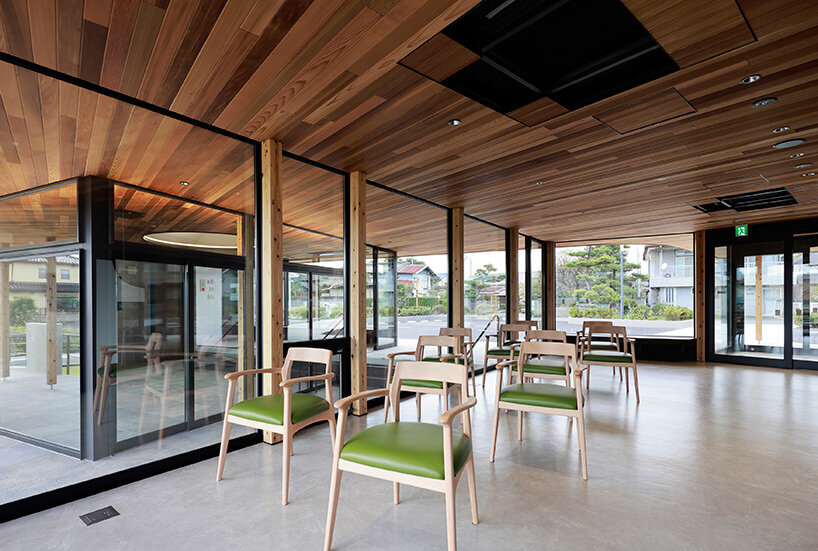 symbolic circular skylight fills sugawaradaisuke's family clinic in japan with natural light