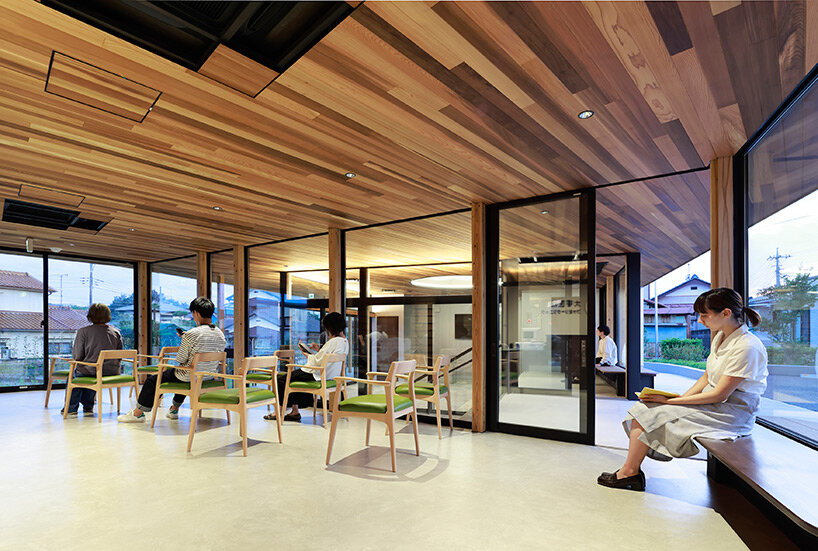 symbolic circular skylight fills sugawaradaisuke's family clinic in japan with natural light