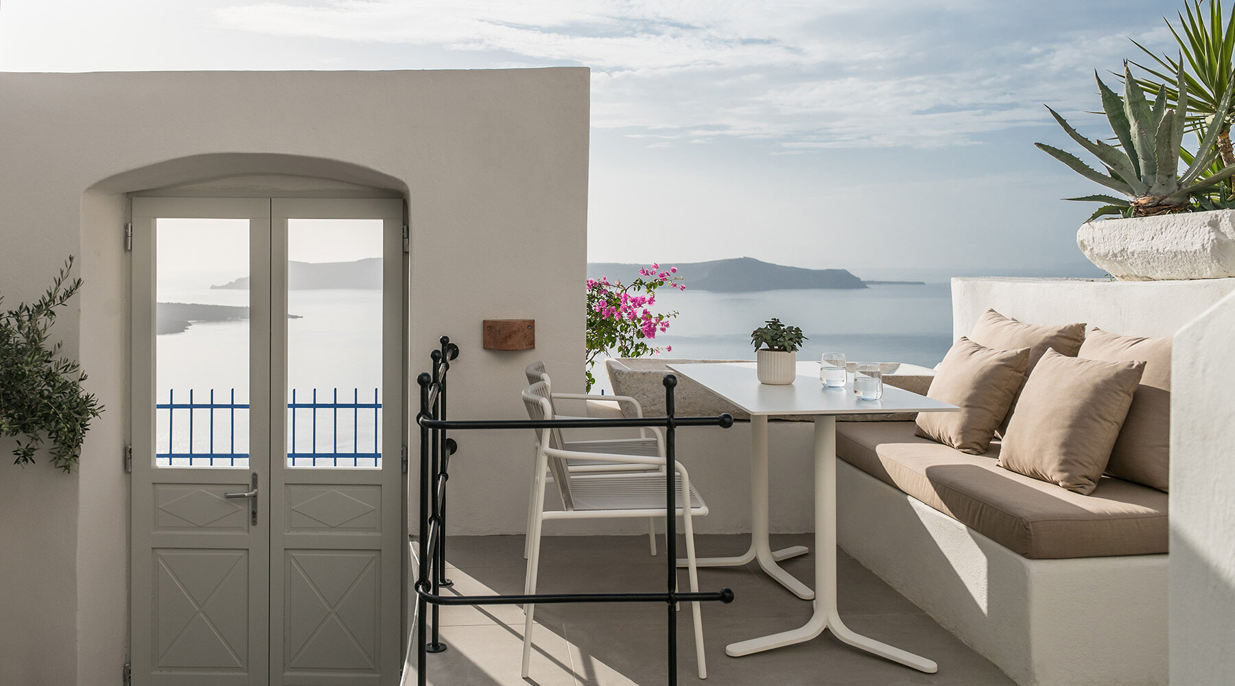 pedrali-collection-2022-enigma-suites-santorini-designboom-fullwidth