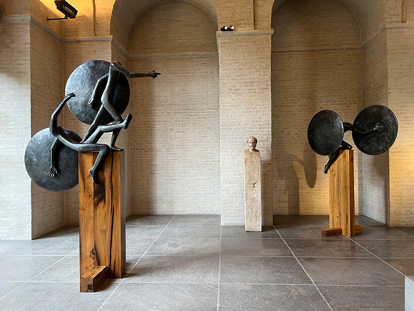 calatrava's show at the glyptothek interprets ancient greek statues through a modern lens