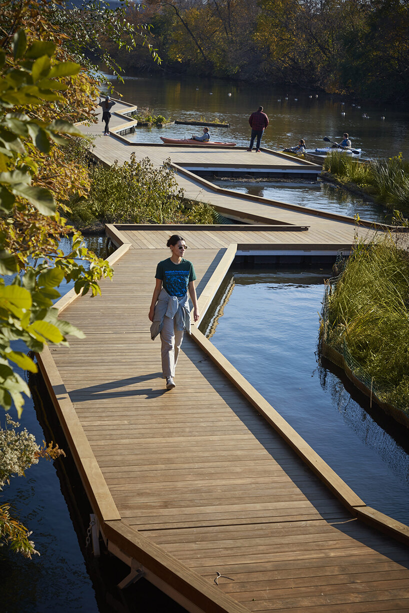 SOM and urban rivers build a floating eco-park meandering through the chicago river