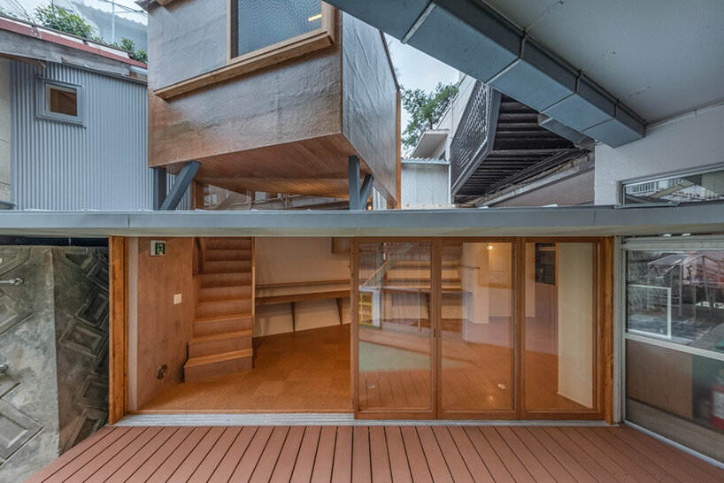 maki yoshimura builds nursery extension between two retaining walls in japan