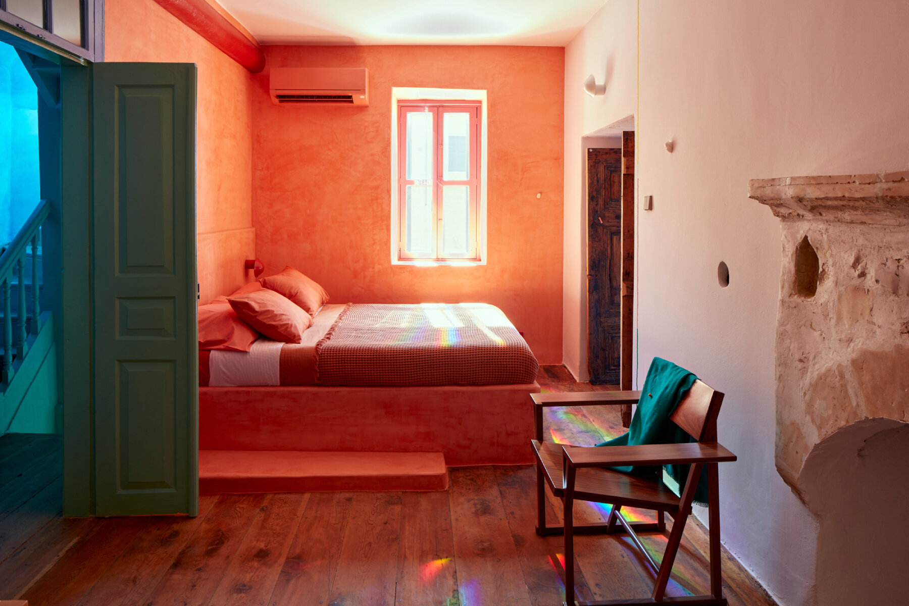4rooms-kastellorizo-greece-società-delle-api-designboom-ban2