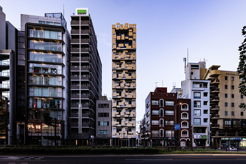 aluminum panels printed on wood pattern tetris-up the facade of kengo kuma's tokyo house