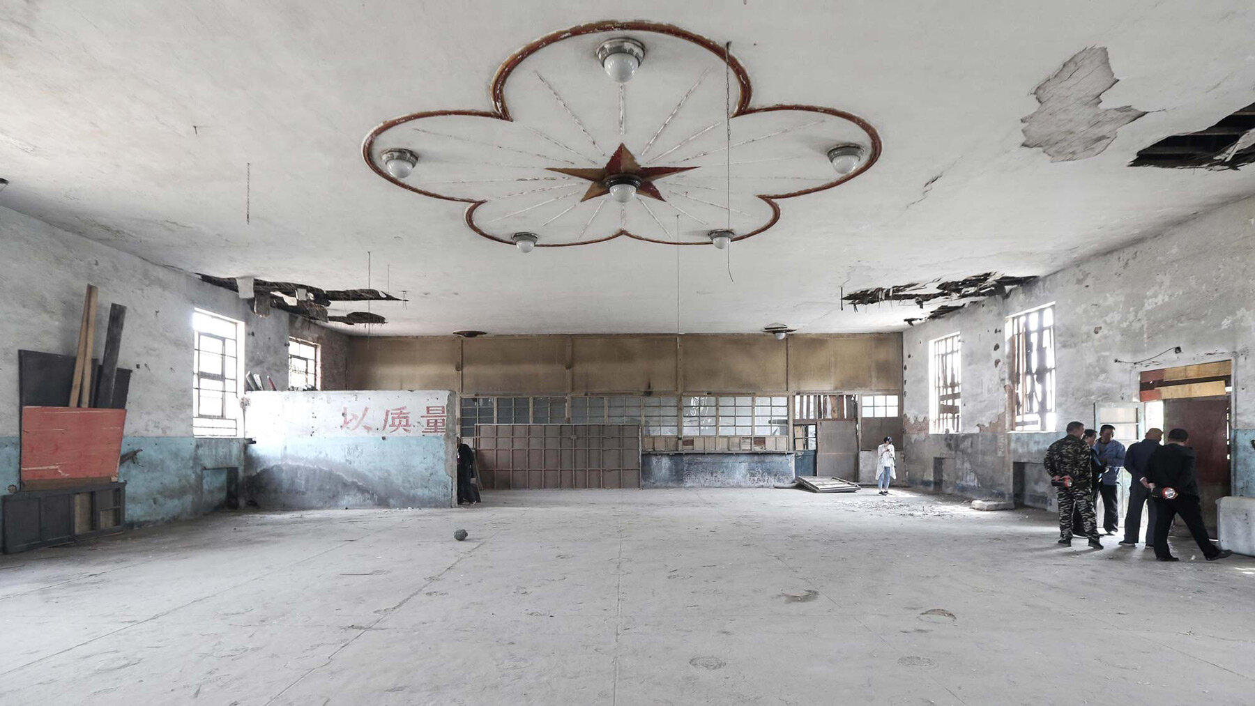 aurelien-chen-highlights-chinas-red-era-in-former-miners-canteen-refurbishment-designboom-full-width-01
