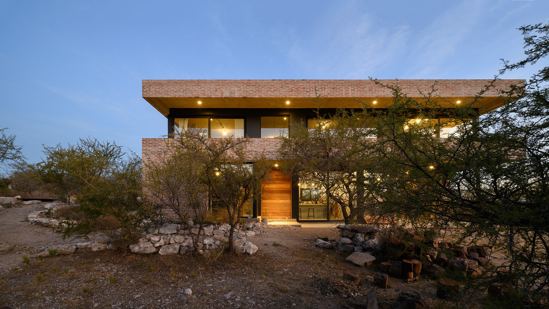 casa-atelier-loma-arq-designboom-full-width-01