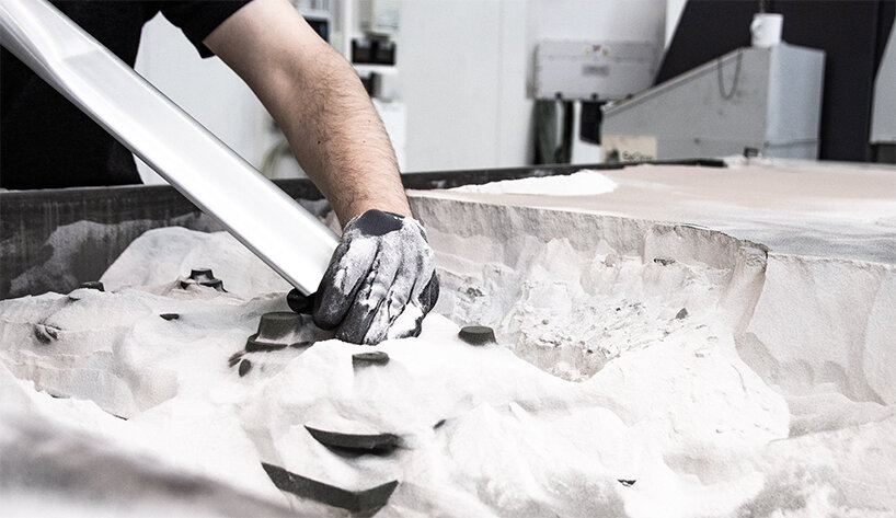 duffy london 3D prints free-flowing 'dune' table using black quartz sand
