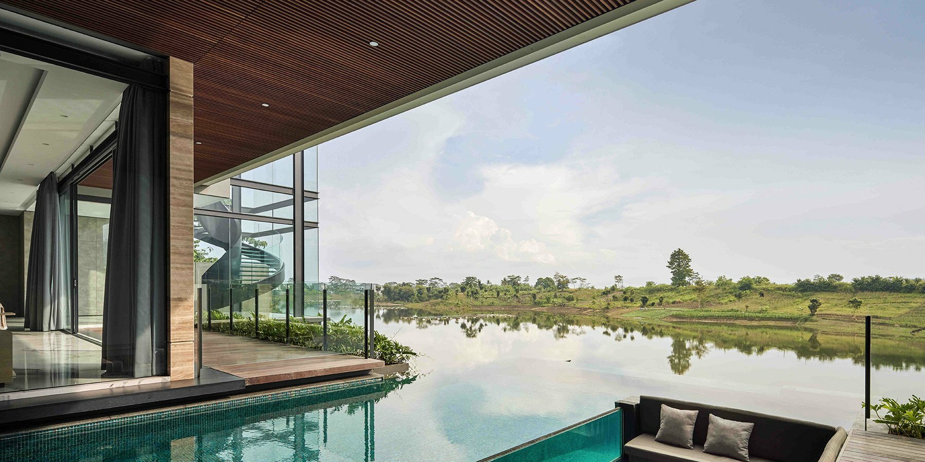 infinity-pool-sm-house-lakeside-indonesia-rakta-studio-designboom-1