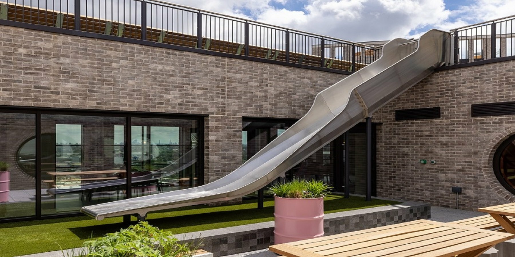 irony-satire-british-eccentricity-the-robinsons-homes-fossey-arora-designboom-1