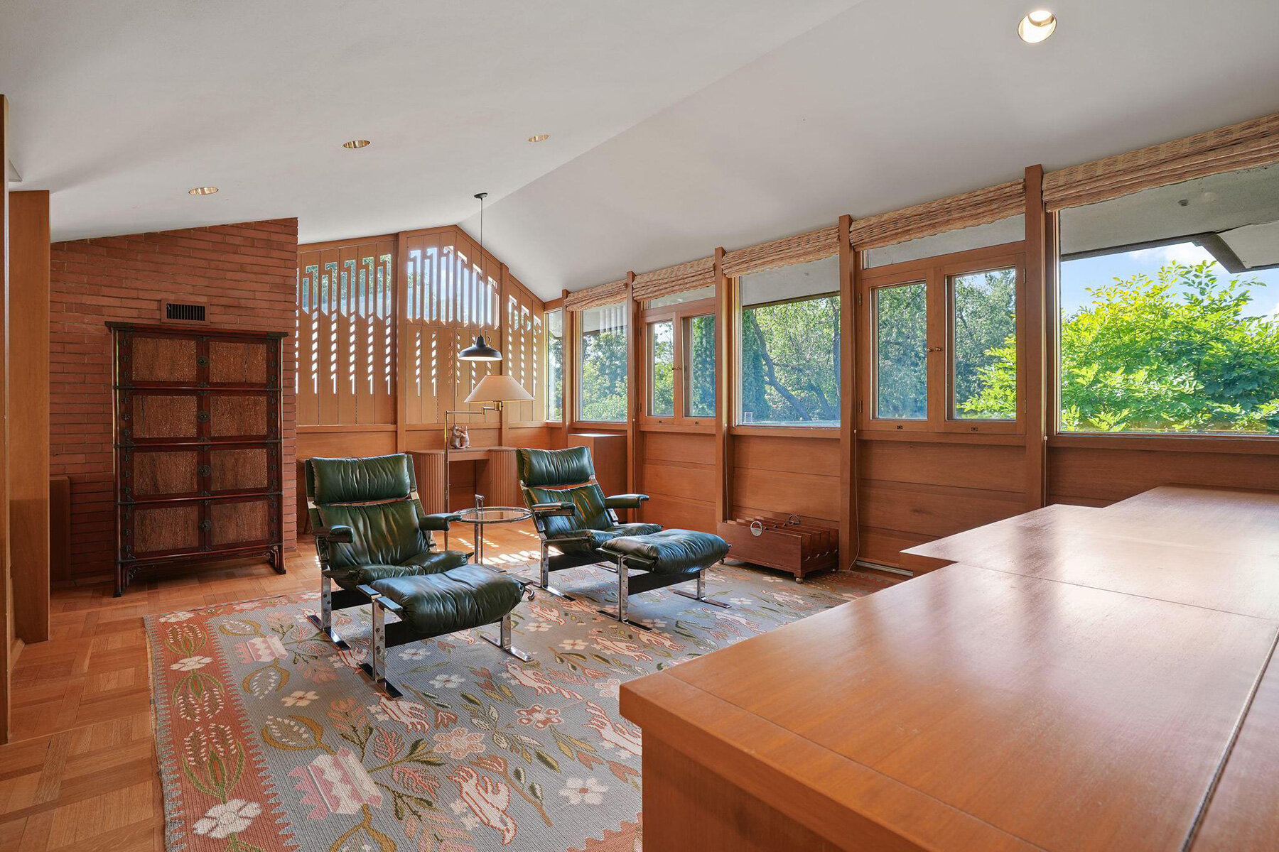 one-of-frank-lloyd-wright-s-largest-usonian-house-is-now-for-sale