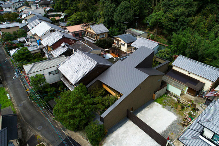 lush gardens and cave-like interiors characterize kyoto house by dai ...