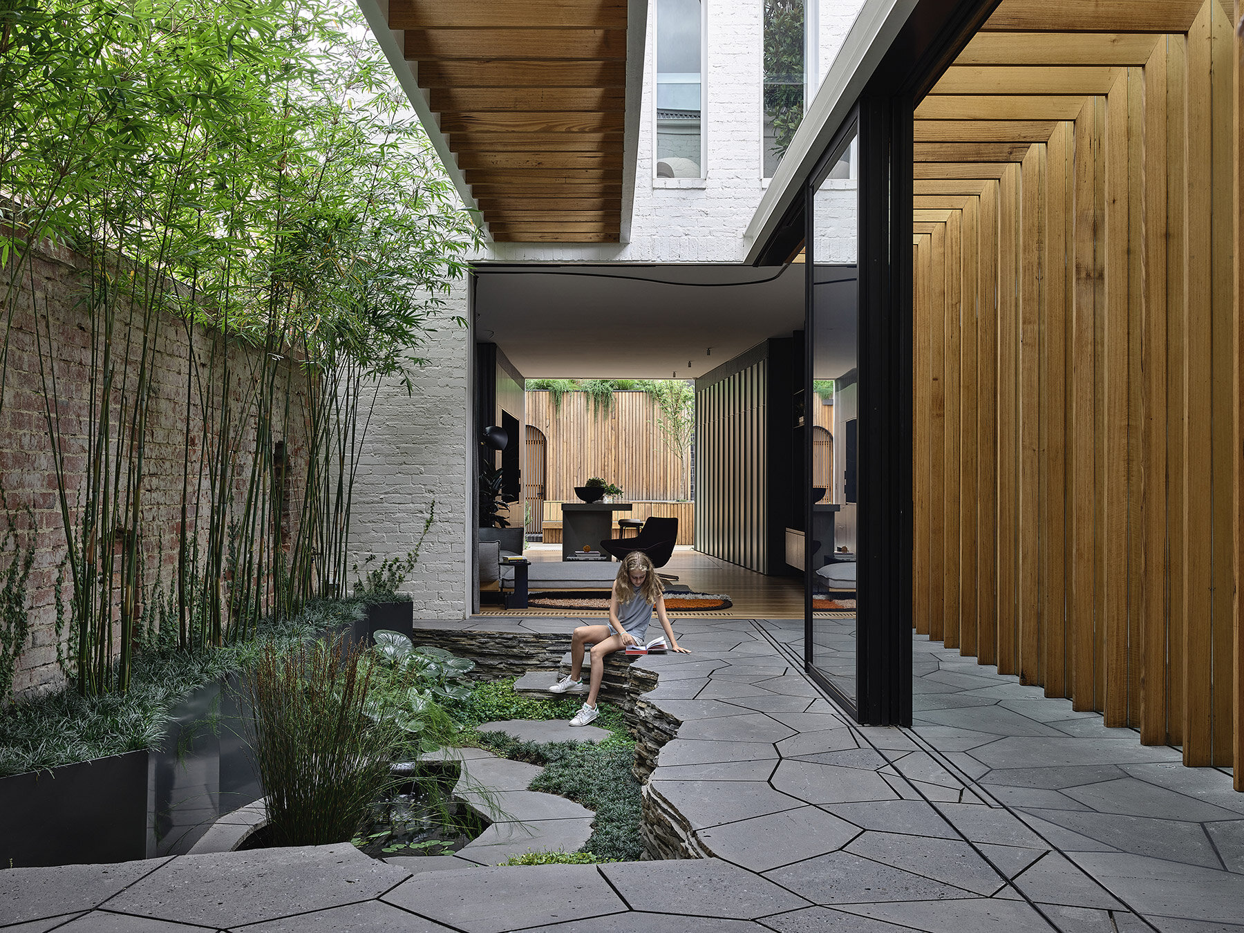 matt-gibson-architecture-design-fitzroy-bridge-house-designboom-06a