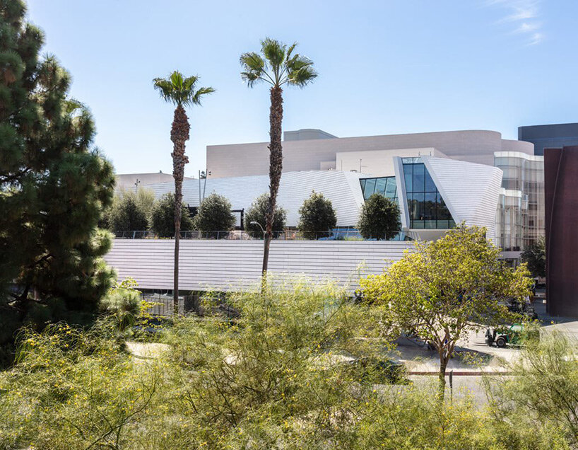 new orange county museum of art by morphosis opens its doors to the public