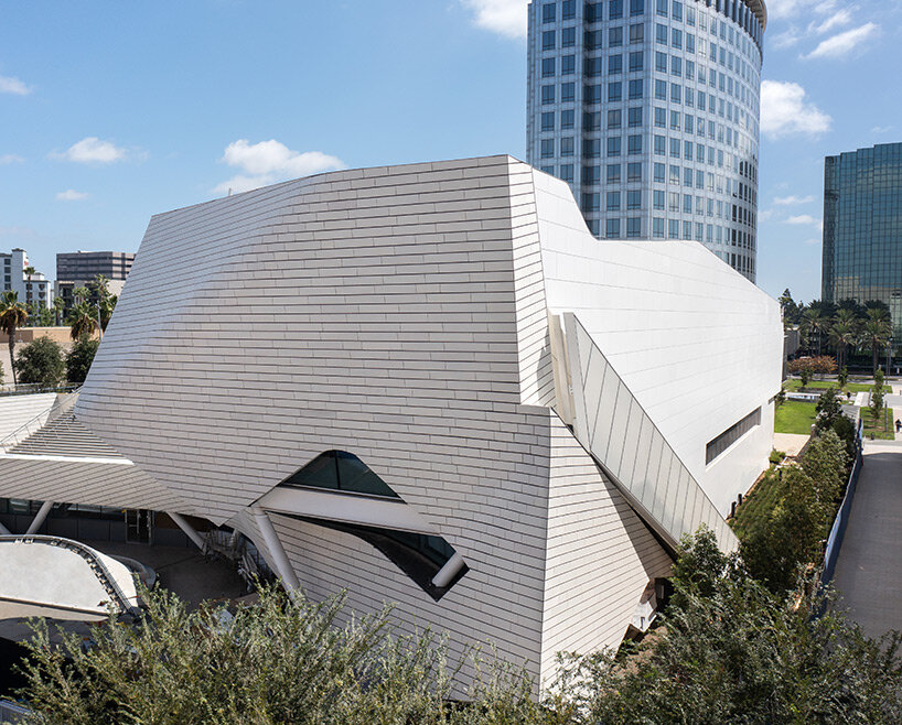 new orange county museum of art by morphosis opens its doors to the public