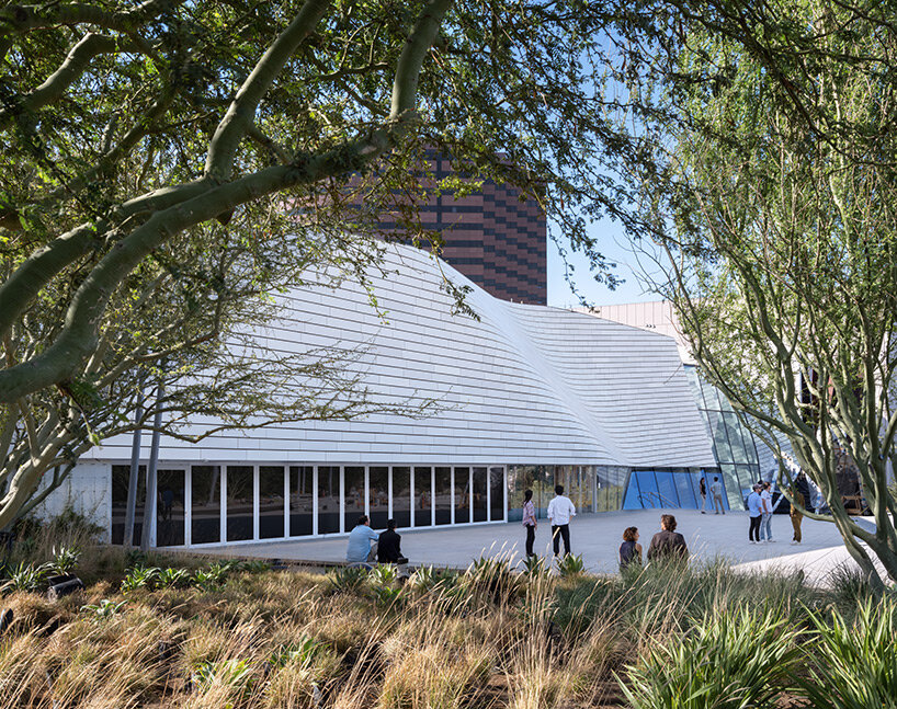 new orange county museum of art by morphosis opens its doors to the public