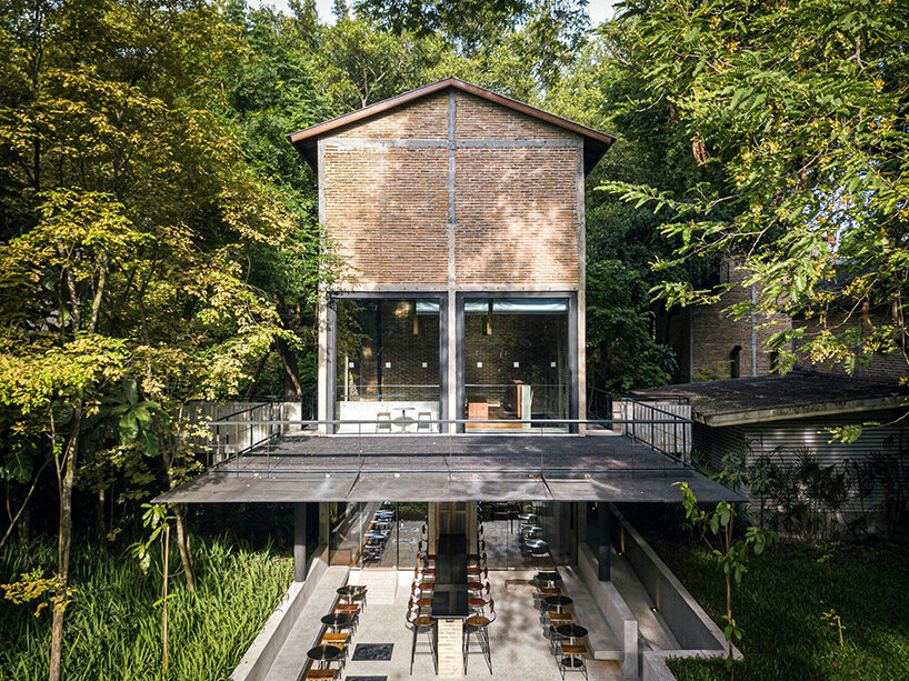 PAVA transforms old tobacco-drying barn into preserved brick teahouse in thailand