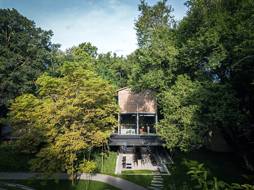 PAVA transforms old tobacco-drying barn into preserved brick teahouse in thailand