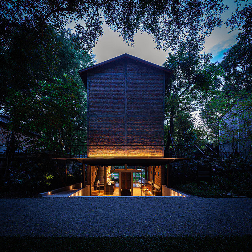 PAVA transforms old tobacco-drying barn into preserved brick teahouse in thailand