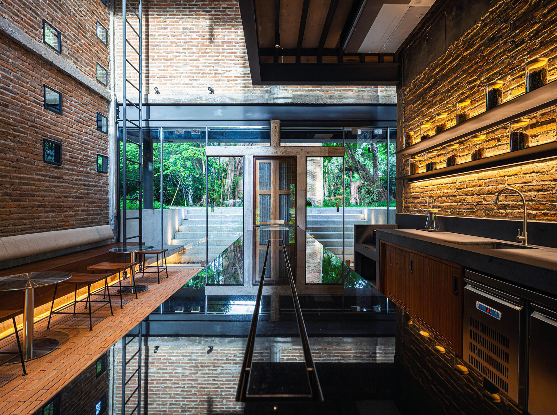 pava-architects-old-tobacco-drying-barn-tea-house-thailand-designboom-full-02
