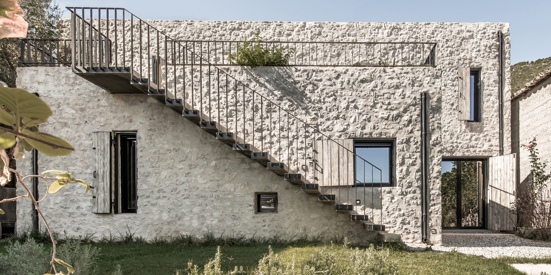 peloponnese-rural-house-stone-villa-locally-sourced-materials-greece-01