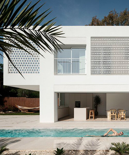 PLAYstudio’s 'more than white house' reinterprets coastal villas in spain