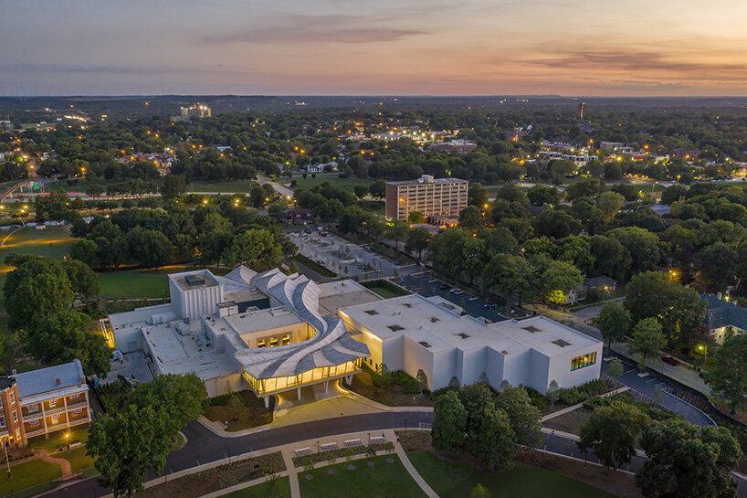 studio gang celebrates the opening of its arkansas museum of fine arts