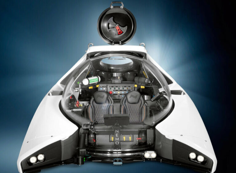 submersible ‘uboat worx NEMO’ brings riders 330 feet below the sea