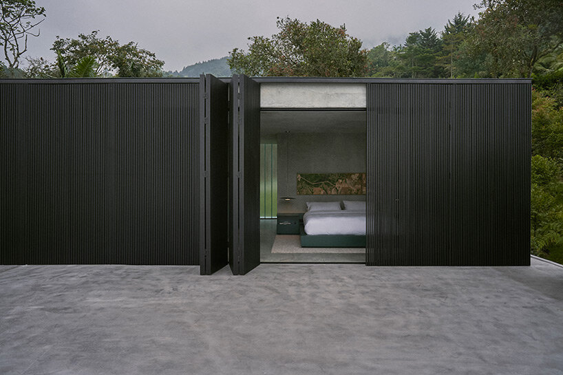 5 sólidos forms casa flectō in colombia as walk-in sculpture of concrete, glass and light