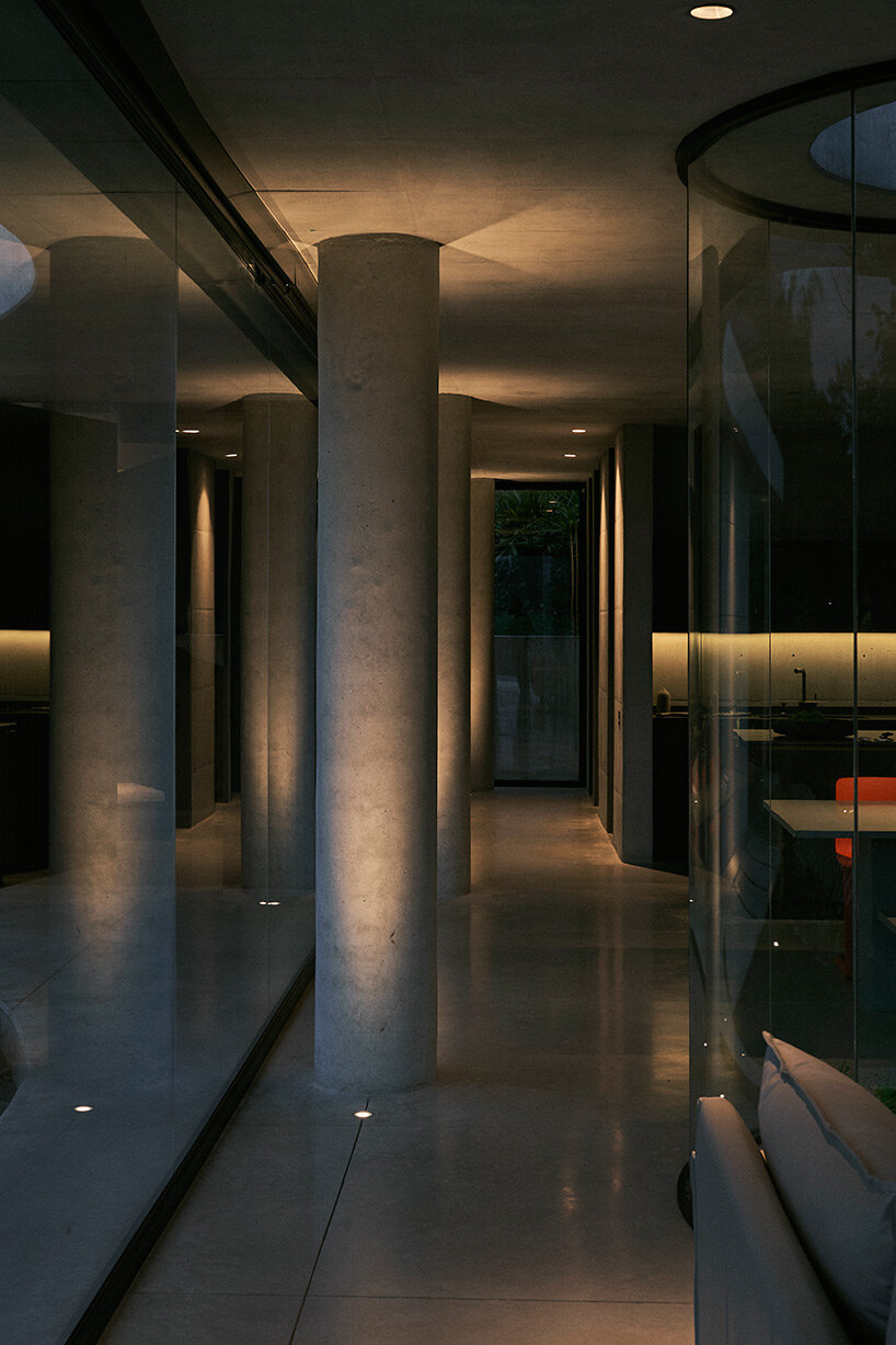5 sólidos forms casa flectō in colombia as walk-in sculpture of concrete, glass and light