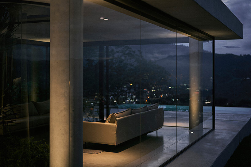 5 sólidos forms casa flectō in colombia as walk-in sculpture of concrete, glass and light
