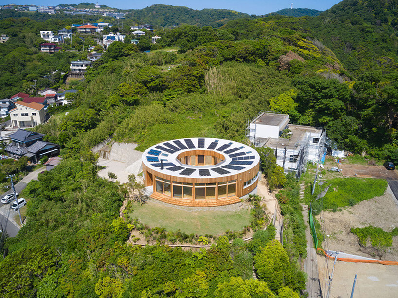 circular ‘365°’ house by andrea hikone opens generously to