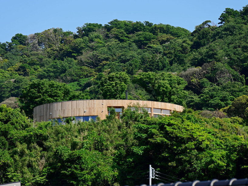 circular '365°' house by andrea hikone opens generously to japan's natural landscapes