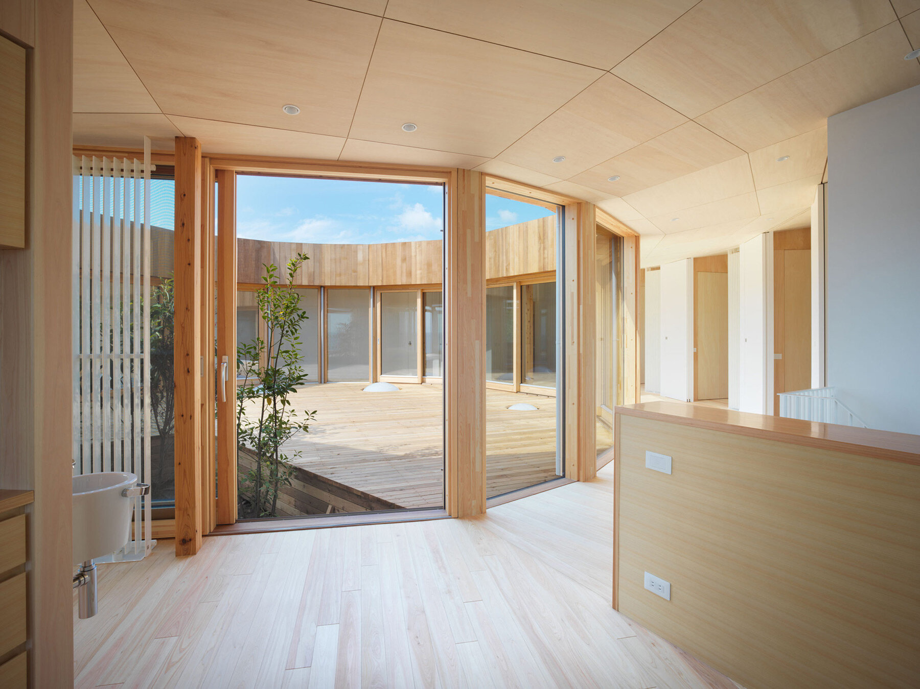 circular-365-house-andrea-hikone-designboom-full