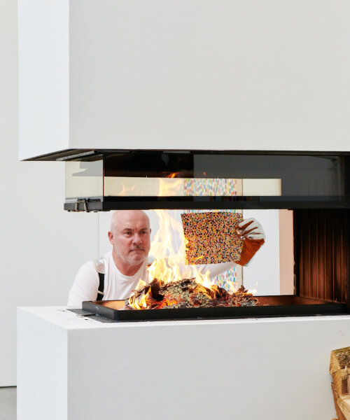 damien hirst destroys 1,000 physical artworks of ‘the currency’ in front of NFT buyers