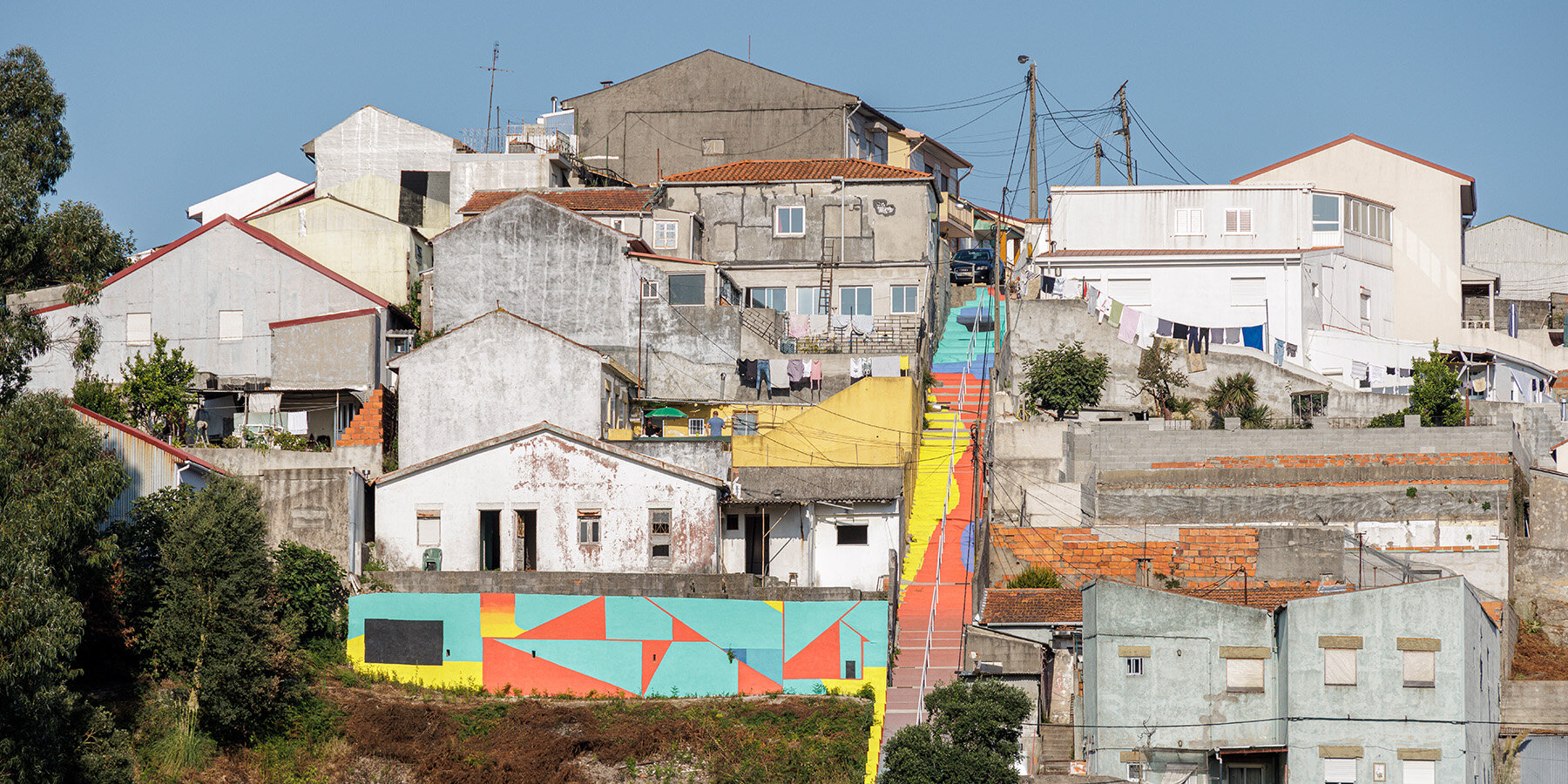 escadinhas-footpaths-vibrant-urban-intiative-hilly-neighborhood-portugal-paola-moreira-architectures-designboom-04