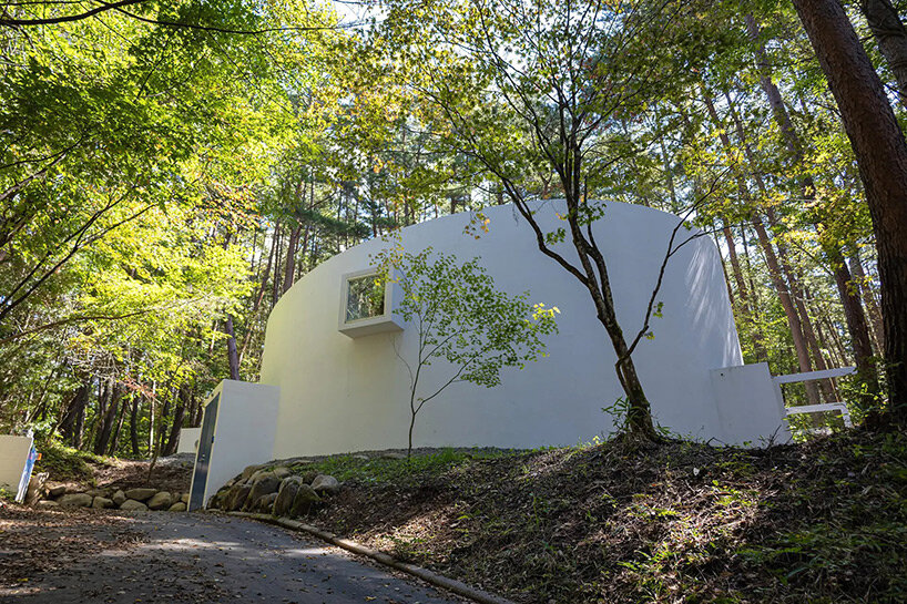 kazuyo sejima's nature-filled house sets the stage for artist-in-residence program in japan