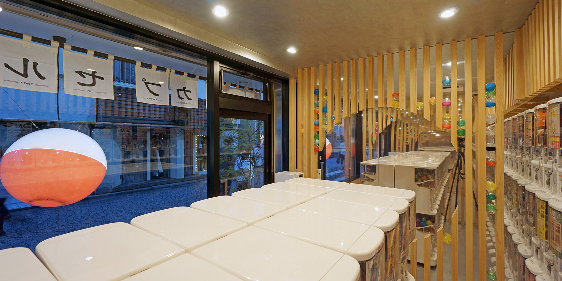 orani-capsule-store-yuji-tanabe-65-capsule-machines-kamakura-japan-designboom-05